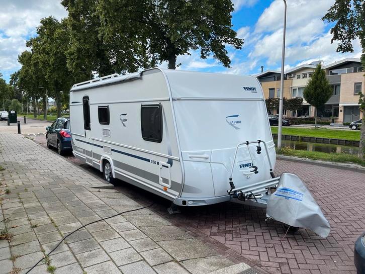 Fendt 550 TFK, Caravans en Kamperen, Caravans, Particulier, tot en met 6, 1000 - 1250 kg, Overige, Fendt, Vast bed, 7 tot 8 meter