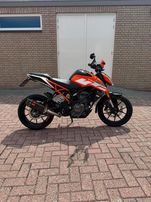 KTM 125 Duke | 6550 km | Akrapovič | Dealeronderhouden, Motoren, Motoren | KTM, Particulier, Naked bike, 11 kW of minder, 1 cilinder