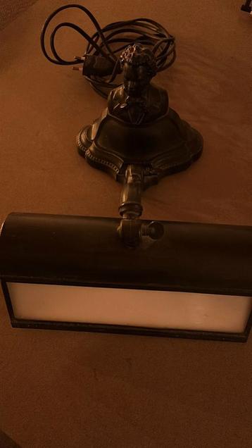 Antieke lamp beschikbaar voor biedingen