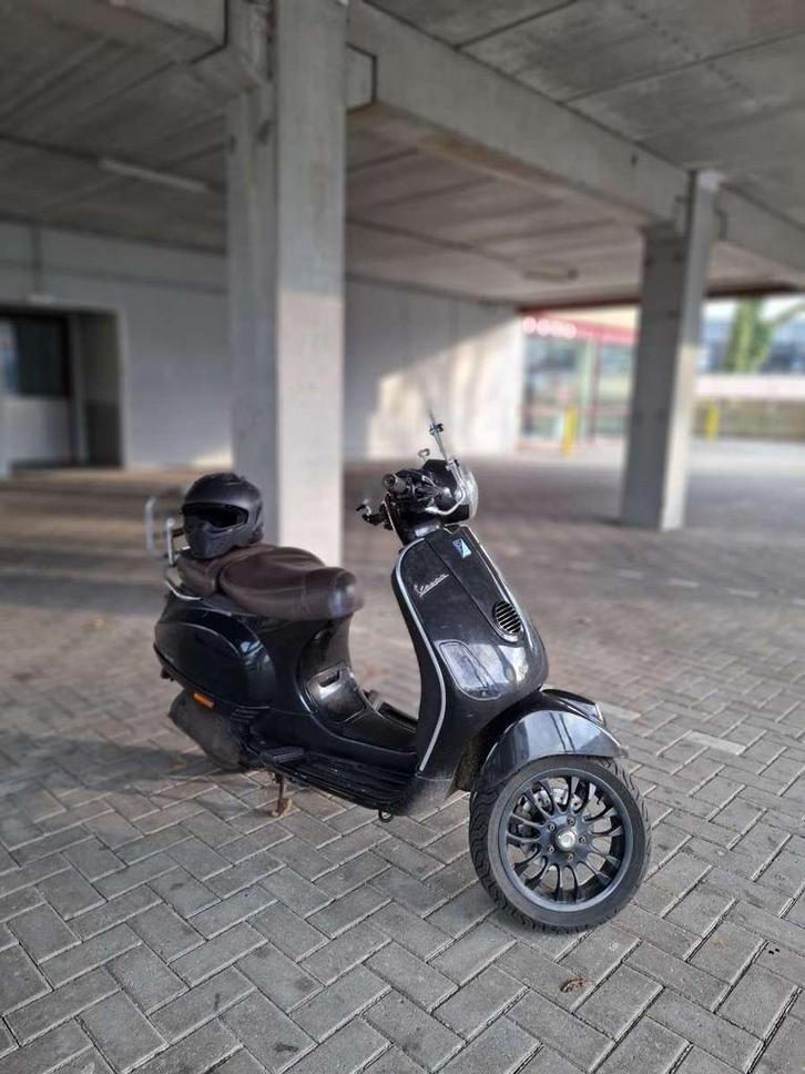Vespa lx 125 moet weg, Fietsen en Brommers, Scooters | Vespa, Zo goed als nieuw, Vespa LX, Benzine, Ophalen
