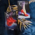 Cinder&scarlett, de lunar chronicles, Ophalen of Verzenden, Zo goed als nieuw