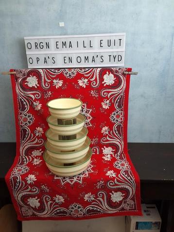 Compleet set (5 stuks) emaille nestschalen. Met bies beschikbaar voor biedingen