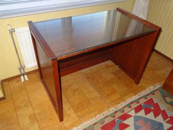 Lundia bureau beschikbaar voor biedingen