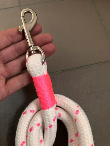 Nieuwe Roze leadrope 4,5m beschikbaar voor biedingen
