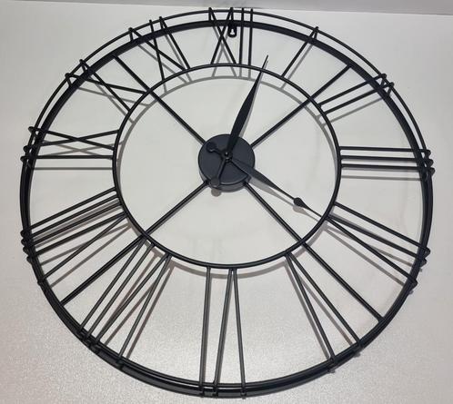 Grote klok Boston 57cm diameter, Huis en Inrichting, Woonaccessoires | Klokken, Nieuw, Ophalen