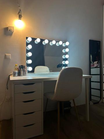 BRIGHT BEAUTY SPIEGEL + IKEA BUREAU