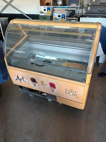 Ijs vitrine beschikbaar voor biedingen
