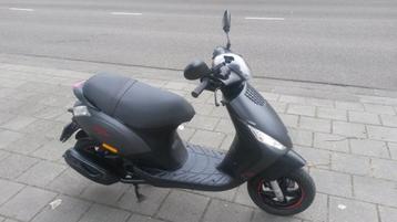 piaggio zip 2018, 6000km, geel kenteken beschikbaar voor biedingen