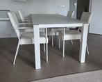 Witte eettafel met vier witte stoelen, Ophalen, Zo goed als nieuw