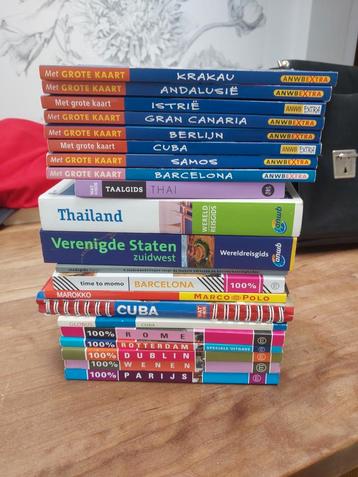 Verschillende reisgidsen te koop beschikbaar voor biedingen