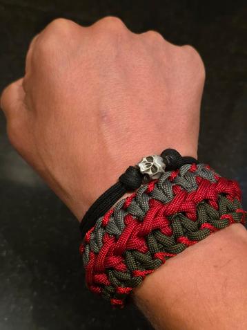 Prachtige paracord armband, robuuste uitstraling!  beschikbaar voor biedingen