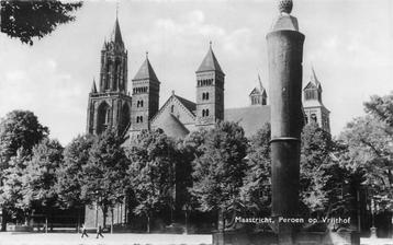 (300-174-035) Maastricht Peroen op Vrijthof beschikbaar voor biedingen