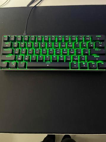 Gaming toetsenbord en gaming muis en headset beschikbaar voor biedingen