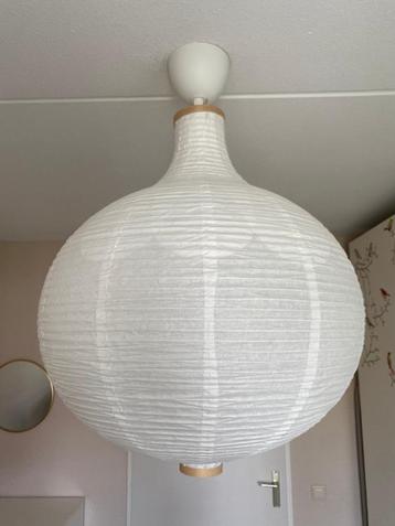 Witte hanglamp ui-vorming beschikbaar voor biedingen