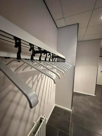 Wandgarderobe rek xl. beschikbaar voor biedingen