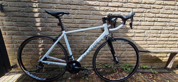 Goed onderhouden racefiets B'Twin Triban 520, Fietsen en Brommers, Fietsen | Racefietsen, Overige merken, Meer dan 20 versnellingen