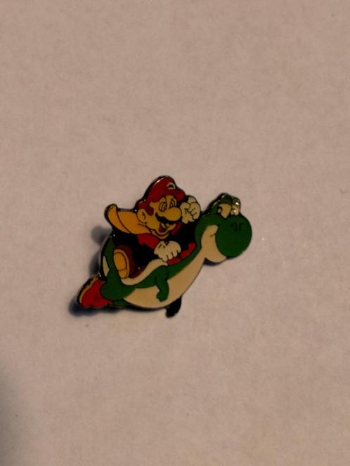 Mario Yoshi Nintendo game tv vintage logo pin RARE, Verzamelen, Speldjes, Pins en Buttons, Gebruikt, Ophalen of Verzenden