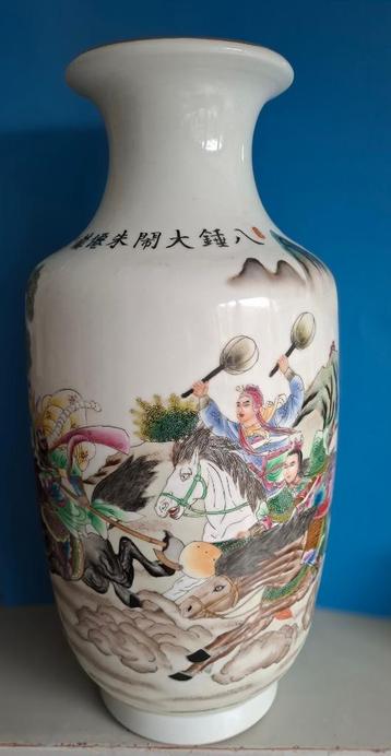 Grote Chinese porseleinen kraagvaas- China- 20e eeuw 60 cm beschikbaar voor biedingen