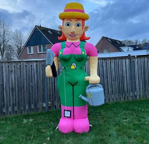 Sarah tuinvrouw te huur FUNLUCHT BEILEN 0613808090, Hobby en Vrije tijd, Feestartikelen | Verhuur, Zo goed als nieuw, Abraham of Sarah