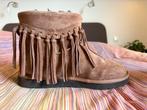 UGG Korte Laars met Franje - Maat 39, Kleding | Dames, Schoenen, Ophalen, Zo goed als nieuw, Beige, Lage of Enkellaarzen