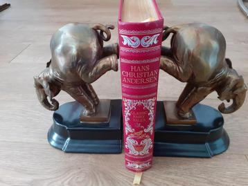Bronzen boekensteunen beschikbaar voor biedingen