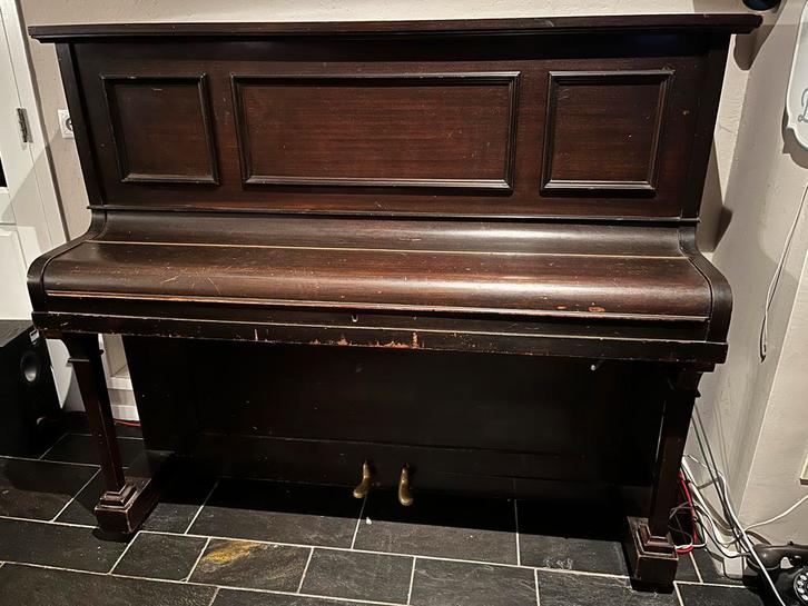 Klassieke piano John Strohmenger & Sons, Muziek en Instrumenten, Piano's, Gebruikt, Piano, Bruin, Ophalen