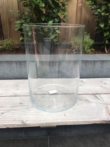Glazen vaas / 35cm hoog 25cm doorsnede  beschikbaar voor biedingen