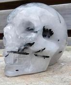 Mooie schedel van toermalijn in bergkristal, Sieraden, Tassen en Uiterlijk, Edelstenen, Ophalen of Verzenden, Zo goed als nieuw