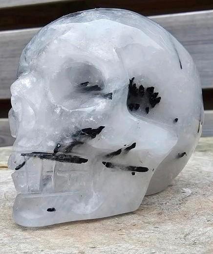 Mooie schedel van toermalijn in bergkristal, Sieraden, Tassen en Uiterlijk, Edelstenen, Zo goed als nieuw, Ophalen of Verzenden