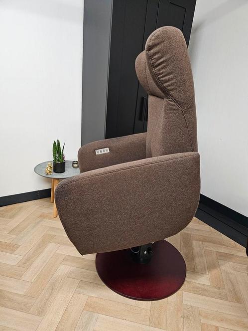 Prominent sta op stoel stof donkerbruin medium, Huis en Inrichting, Banken | Sofa's en Chaises Longues, Zo goed als nieuw, Eenpersoons