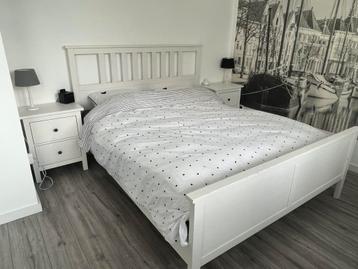 Hemnes bed ELECTRISCH wit 160x200 met nachtkastjes