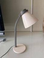 Bureaulampje grijs met gebroken wit kapje in goede staat, Ophalen of Verzenden, Gebruikt, Metaal, Minder dan 50 cm