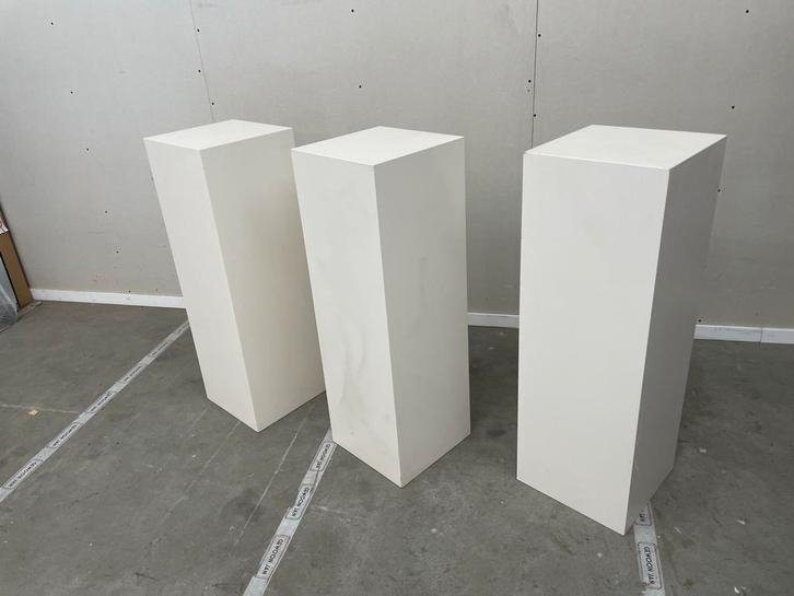 Set van 3 witte sokkels / zuilen, Huis en Inrichting, Woonaccessoires | Zuilen en Pilaren, Zo goed als nieuw, Ophalen