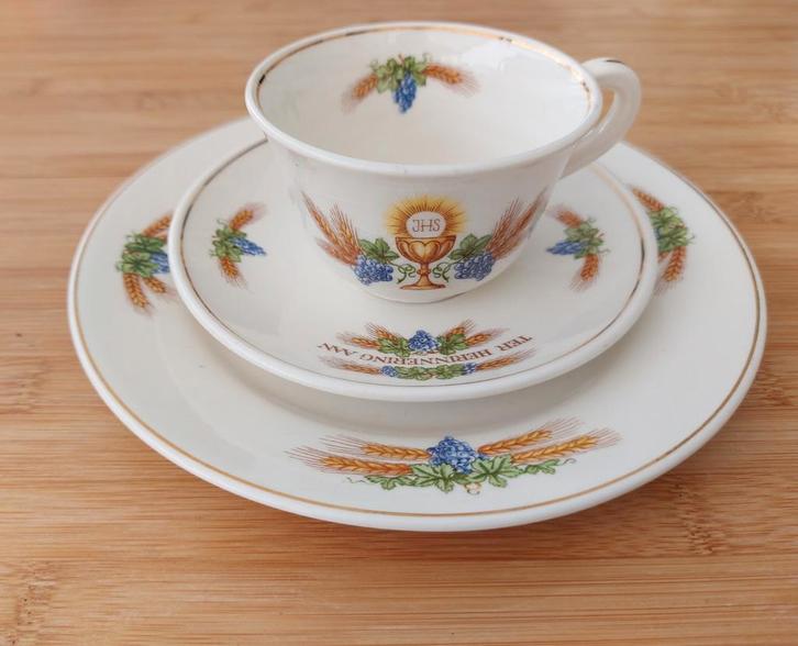 Prachtig aardewerk setje van regout heilige communie, Verzamelen, Religie, Zo goed als nieuw, Christendom | Katholiek, Overige typen