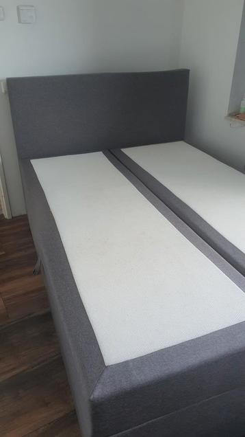 Boxspring 140x200 vandaag deep cleaning gedaan beschikbaar voor biedingen