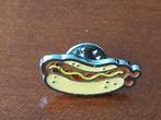 Hotdog Pin - Geel, Bruin, Ophalen of Verzenden, Gebruikt, Figuurtje, Speldje of Pin