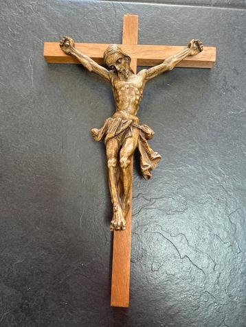 Crucifix antiek beschikbaar voor biedingen