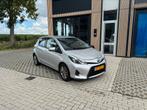Toyota Yaris 1.5 Hybride Automaat 2012 Grijs in top staat, 74 pk, 4 cilinders, Bedrijf, 48 €/maand
