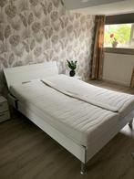 2 persoons bed met electrische lattenbodem 140 cm breed, Huis en Inrichting, Slaapkamer | Complete slaapkamers, Modern, Gebruikt