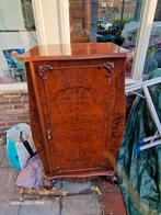 Antiek kastje met deur, Ophalen