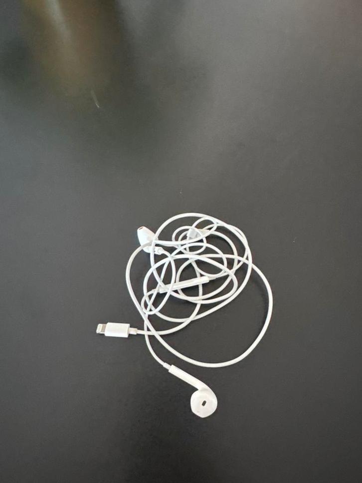 3x Witte oordopjes, Telecommunicatie, Mobiele telefoons | Telefoon-opladers, Zo goed als nieuw, Apple iPhone, Ophalen of Verzenden