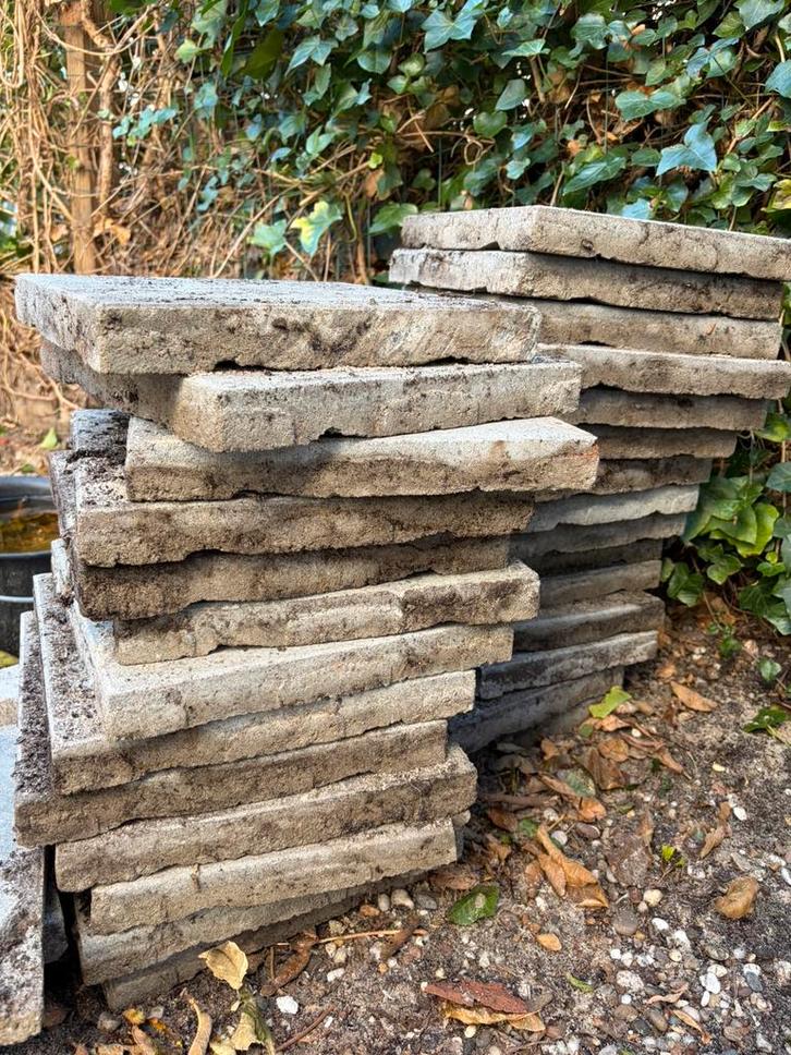Gratis af te halen: 28 stoeptegels 30x30 + paar kleintjes, Tuin en Terras, Tegels en Klinkers, Gebruikt, Terrastegels, Beton, Ophalen