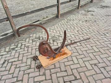 Oude antieke rietsnijder / rietknipper. beschikbaar voor biedingen