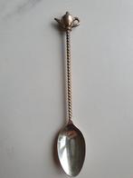 lepeltje Theepotje 3D DE HH 90 - Verzilverd op basis van 90, Antiek en Kunst, Antiek | Bestek, Ophalen of Verzenden