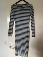 Zwart met wit gestreepte jurk, Zwart, Maat 36 (S), Gedragen, Onder de knie