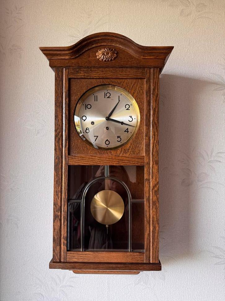 Houten Wandklok met Slinger, Antiek en Kunst, Antiek | Klokken, Ophalen of Verzenden