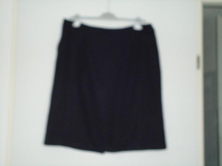 rok mt 48 zwart tw = 48, Kleding | Dames, Rokken, Zo goed als nieuw, Maat 46/48 (XL) of groter, Zwart, Knielengte, Ophalen of Verzenden