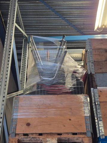 Gratis stoelen - Alles meenemen! beschikbaar voor biedingen
