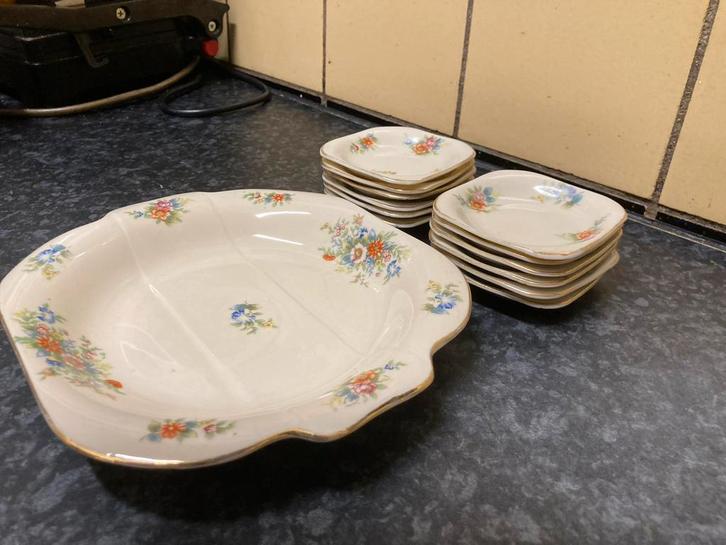 Vintage Petitfour stel met Bloemmotief, Antiek en Kunst, Antiek | Servies compleet, Ophalen of Verzenden