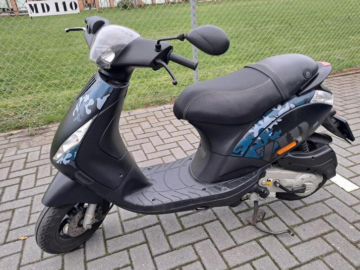 Piaggio Zip scooter 25km, Fietsen en Brommers, Scooters | Piaggio, Zo goed als nieuw, Zip, Benzine, Ophalen